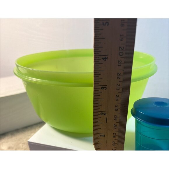 Tupperware Salad on the Go 6 Cup Green With Blue Midget Container No Fork - Picture 6 of 6